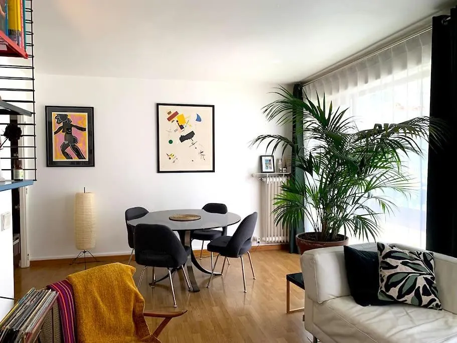 Chic And Peacefull Parisian Flat アパート パリ